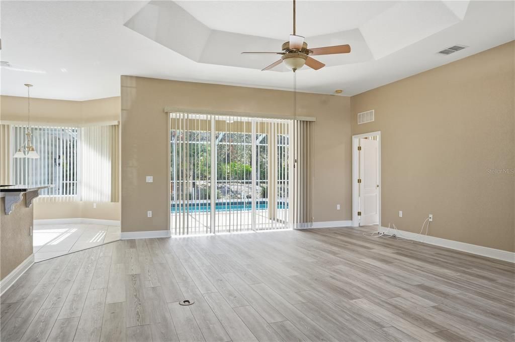 待售: $370,000 (4 贝兹, 2 浴室, 2268 平方英尺)