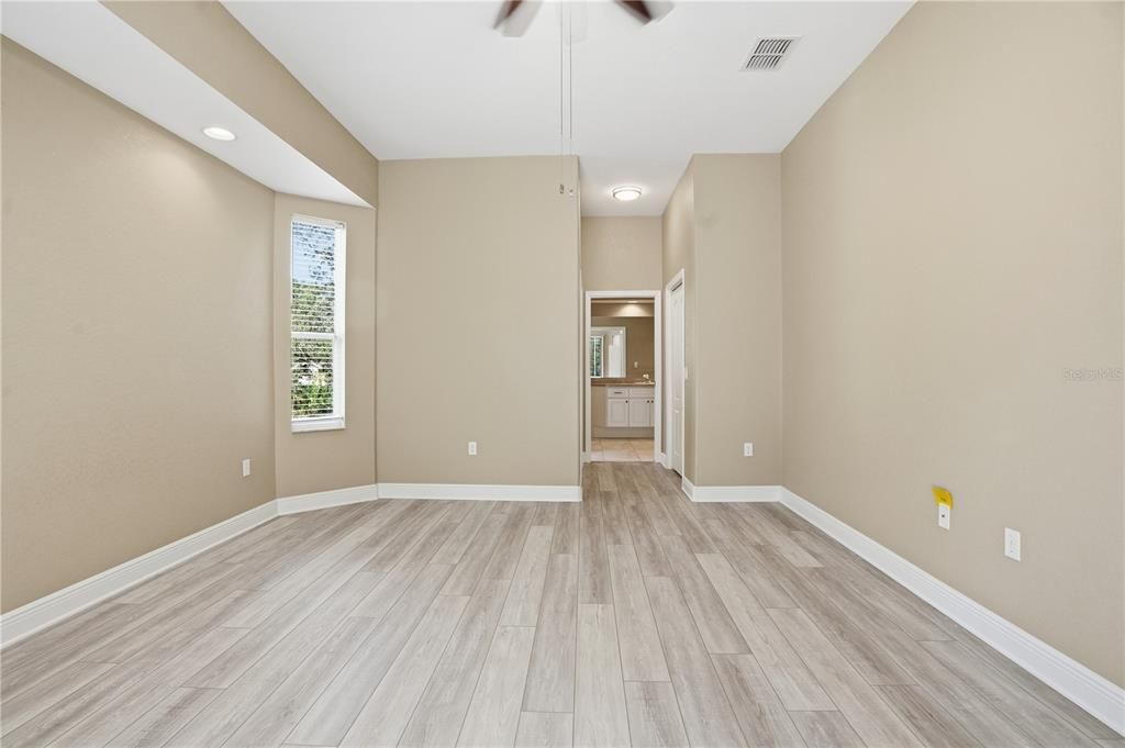 待售: $370,000 (4 贝兹, 2 浴室, 2268 平方英尺)