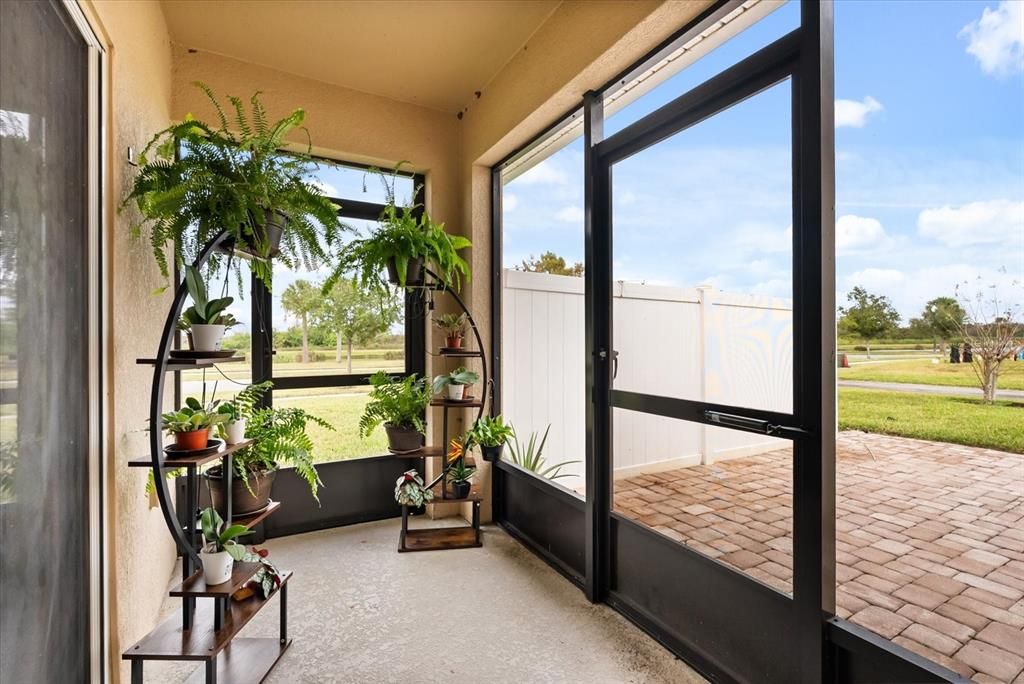 For Sale: $350,000 (4 beds, 3 baths, 1928 Square Feet)