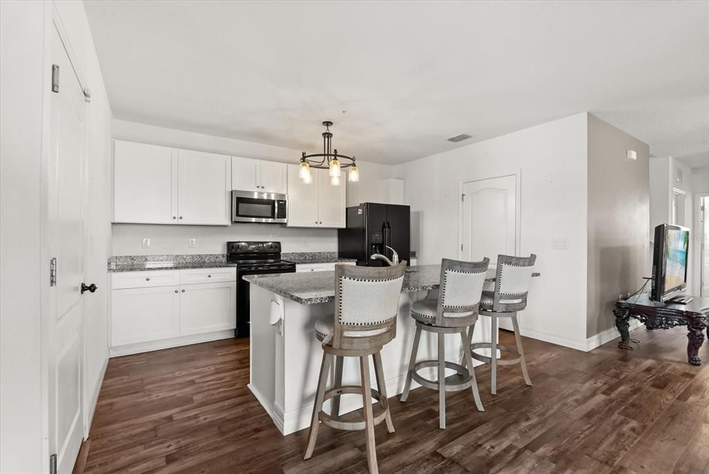 For Sale: $350,000 (4 beds, 3 baths, 1928 Square Feet)