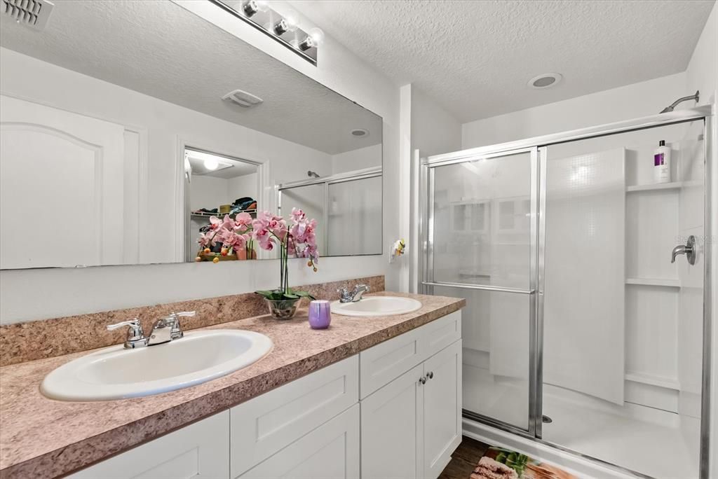 For Sale: $350,000 (4 beds, 3 baths, 1928 Square Feet)