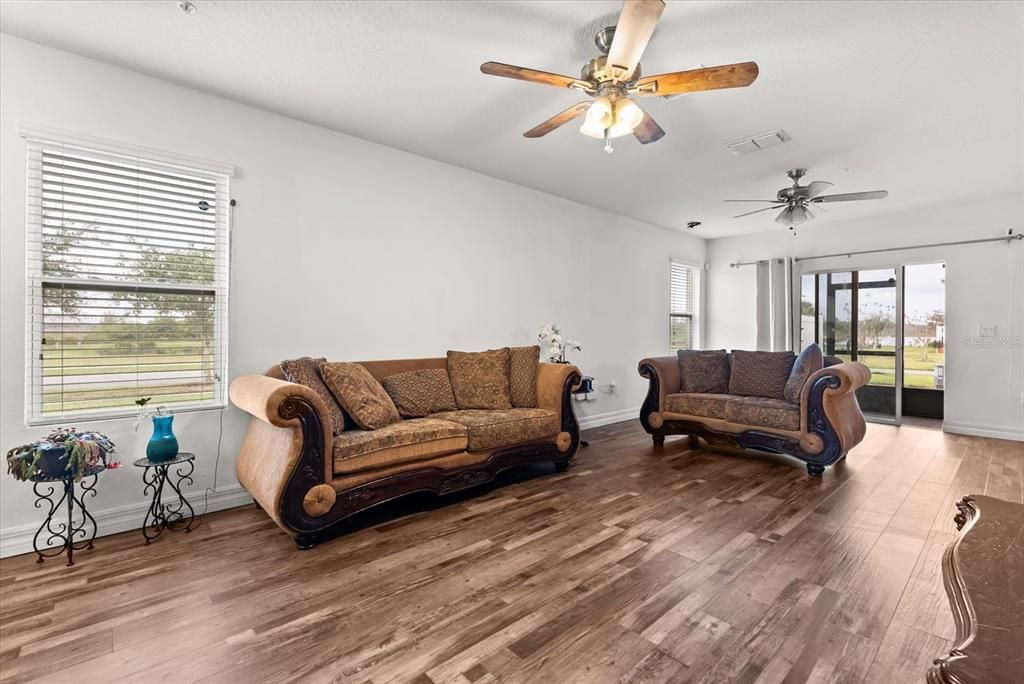 For Sale: $350,000 (4 beds, 3 baths, 1928 Square Feet)