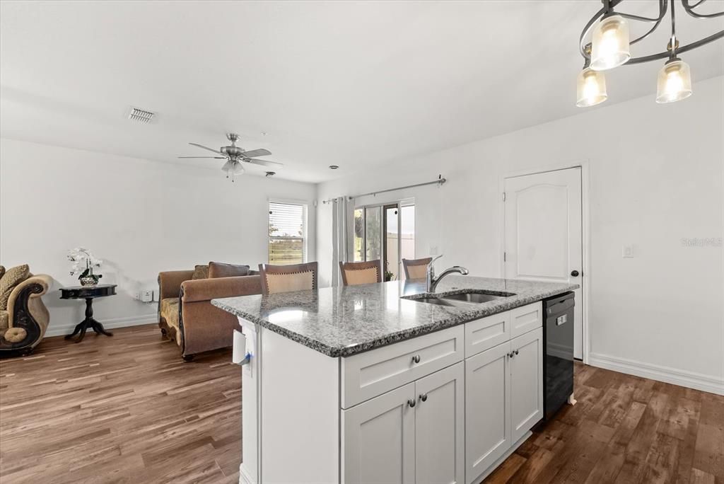 For Sale: $350,000 (4 beds, 3 baths, 1928 Square Feet)