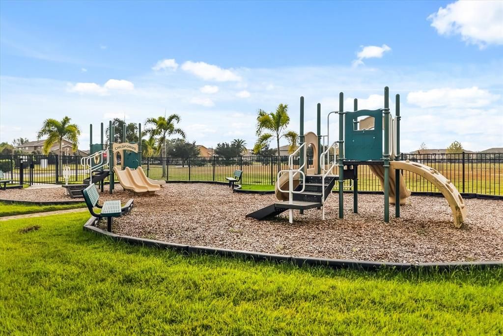 For Sale: $350,000 (4 beds, 3 baths, 1928 Square Feet)