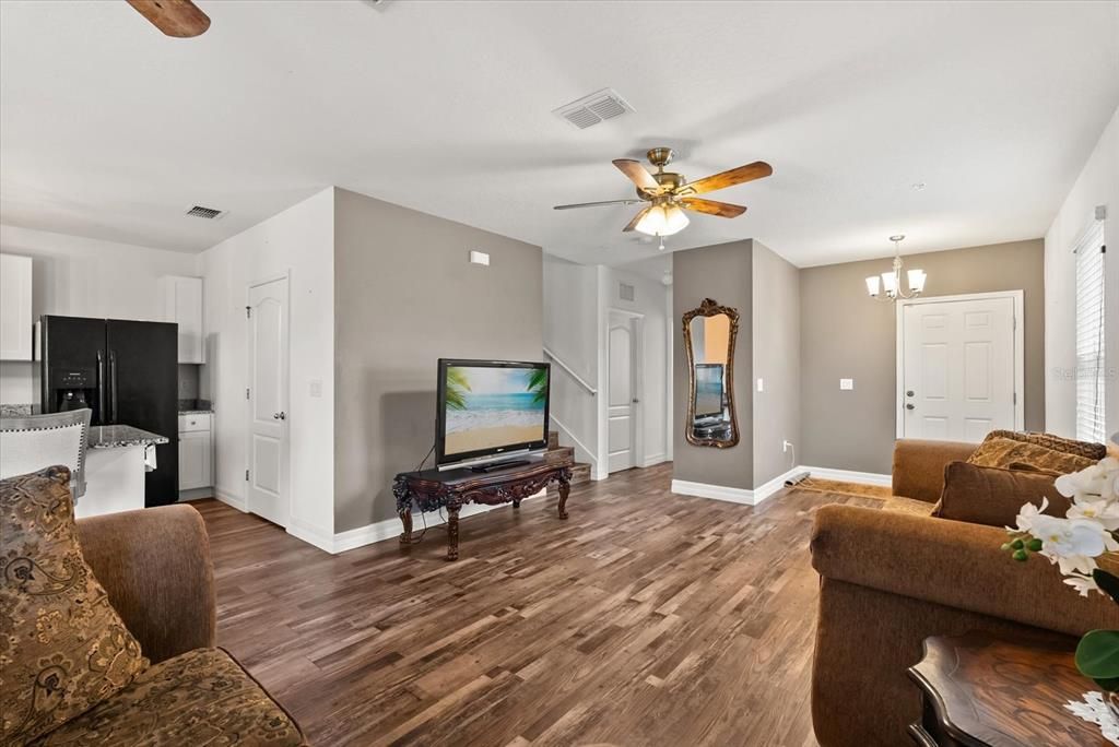 For Sale: $350,000 (4 beds, 3 baths, 1928 Square Feet)