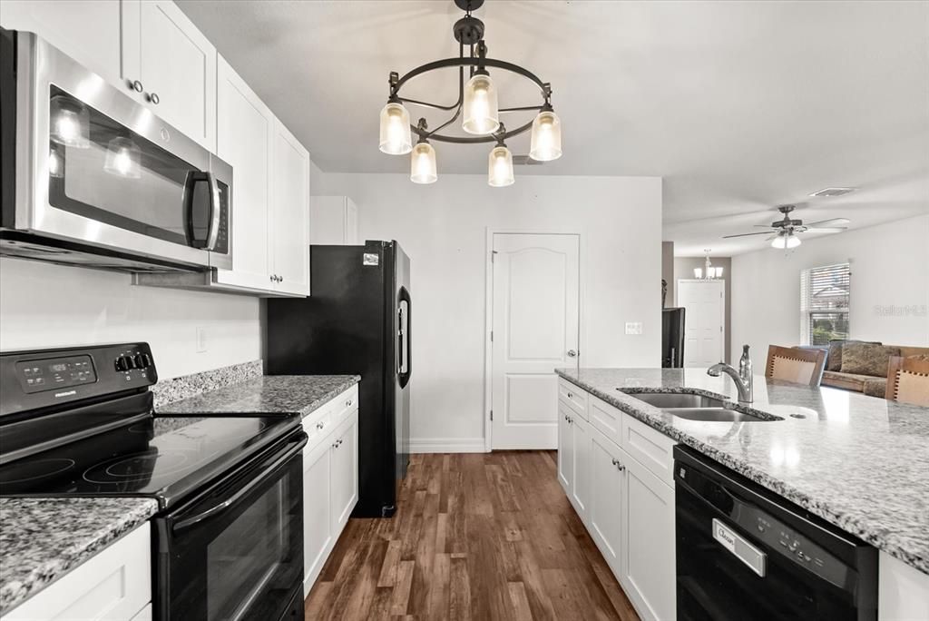 For Sale: $350,000 (4 beds, 3 baths, 1928 Square Feet)