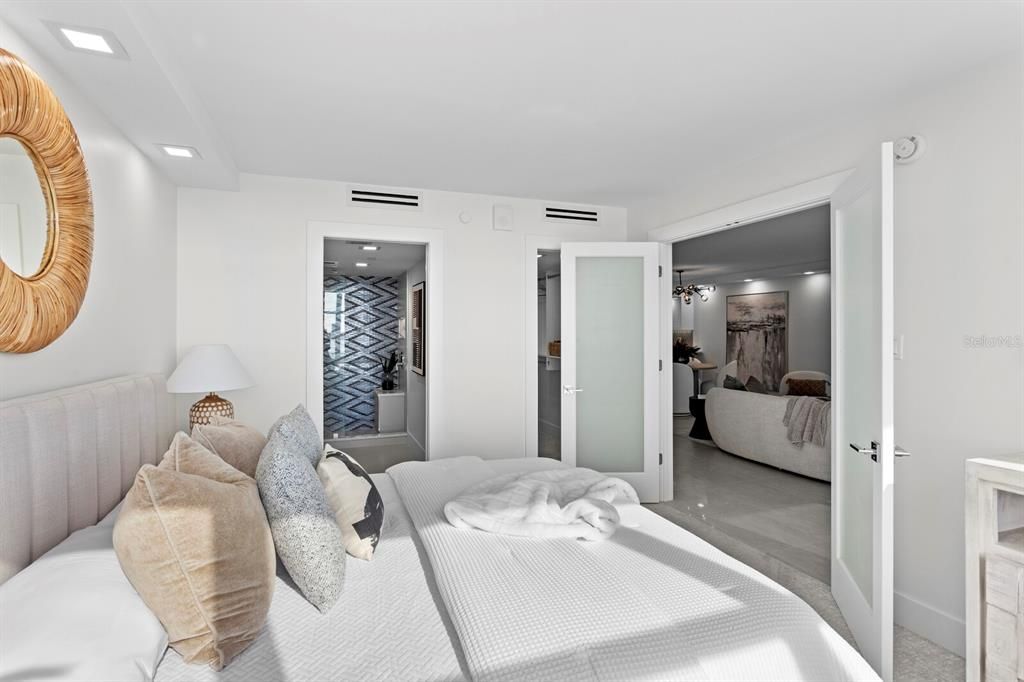 For Sale: $1,785,000 (2 beds, 2 baths, 1288 Square Feet)