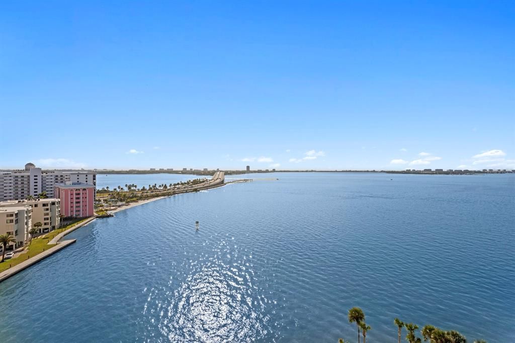 For Sale: $1,785,000 (2 beds, 2 baths, 1288 Square Feet)