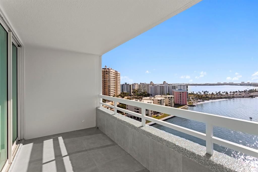 For Sale: $1,785,000 (2 beds, 2 baths, 1288 Square Feet)
