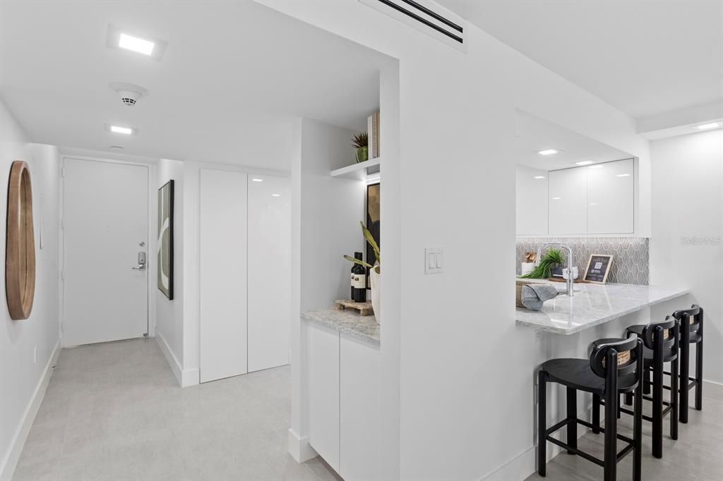 For Sale: $1,785,000 (2 beds, 2 baths, 1288 Square Feet)