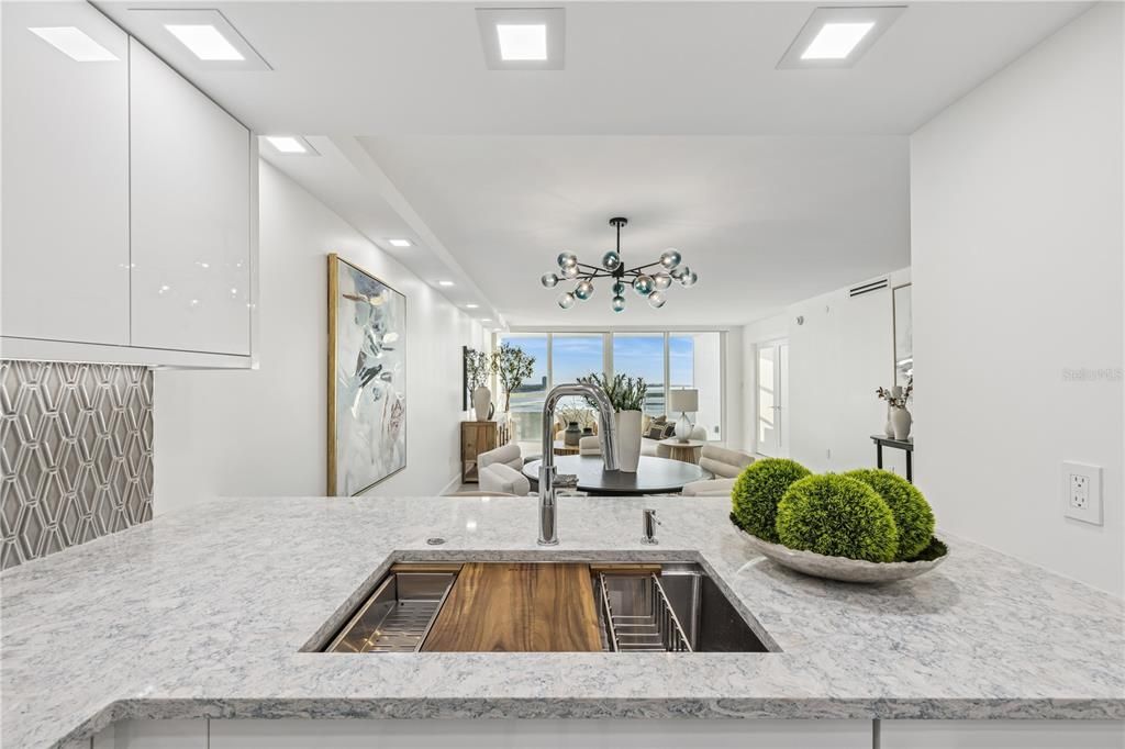 For Sale: $1,785,000 (2 beds, 2 baths, 1288 Square Feet)