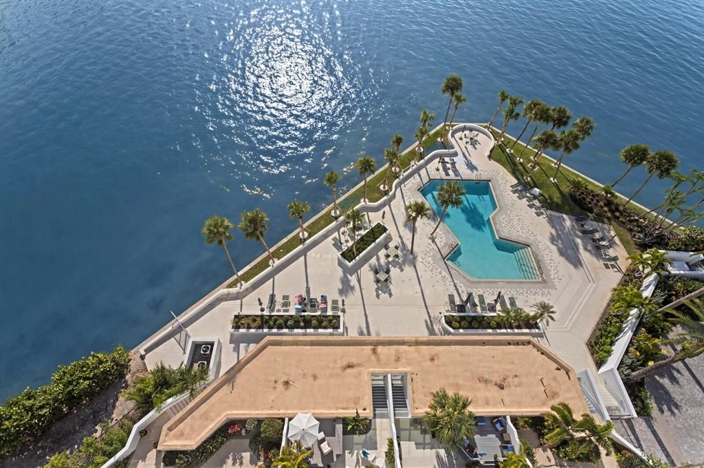 For Sale: $1,785,000 (2 beds, 2 baths, 1288 Square Feet)