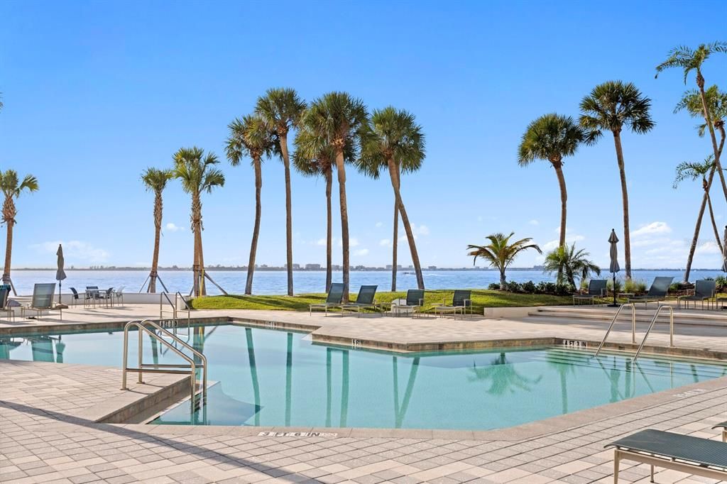 For Sale: $1,785,000 (2 beds, 2 baths, 1288 Square Feet)