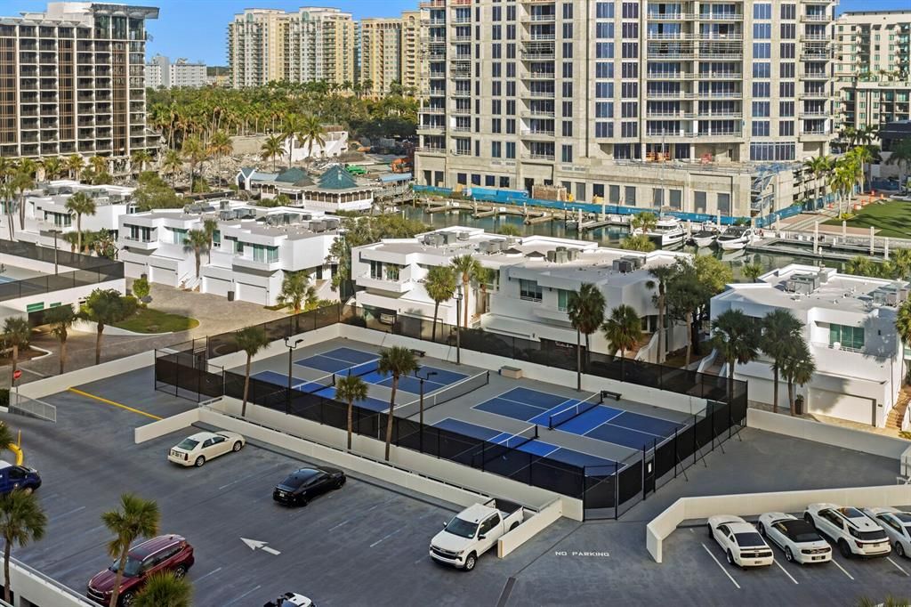 For Sale: $1,785,000 (2 beds, 2 baths, 1288 Square Feet)