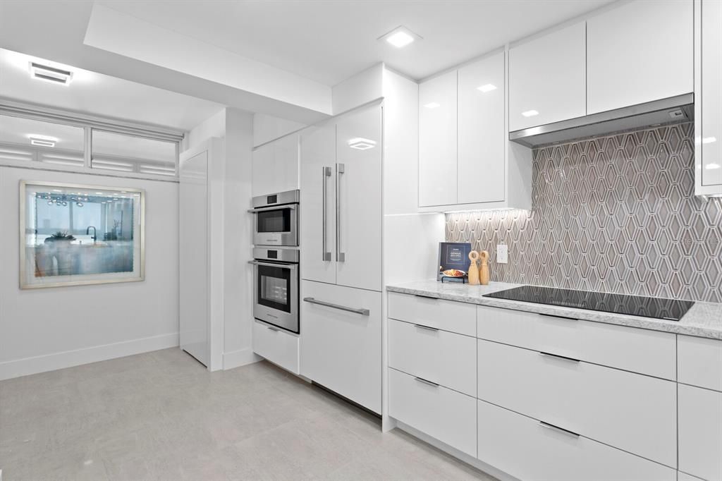 For Sale: $1,785,000 (2 beds, 2 baths, 1288 Square Feet)