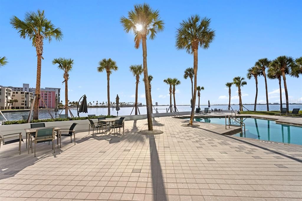 For Sale: $1,785,000 (2 beds, 2 baths, 1288 Square Feet)