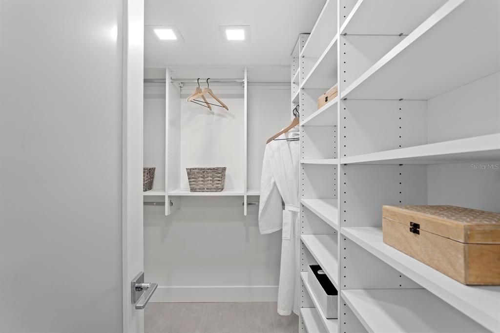 For Sale: $1,785,000 (2 beds, 2 baths, 1288 Square Feet)