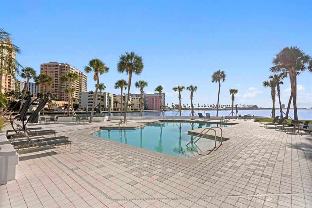 For Sale: $1,785,000 (2 beds, 2 baths, 1288 Square Feet)