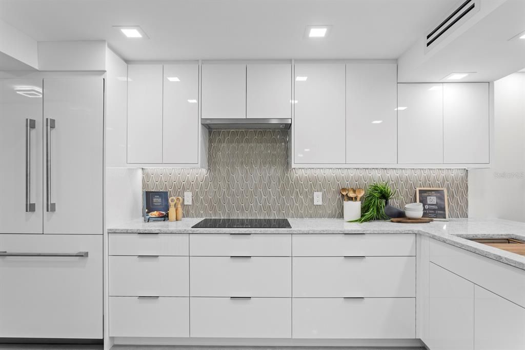 For Sale: $1,785,000 (2 beds, 2 baths, 1288 Square Feet)