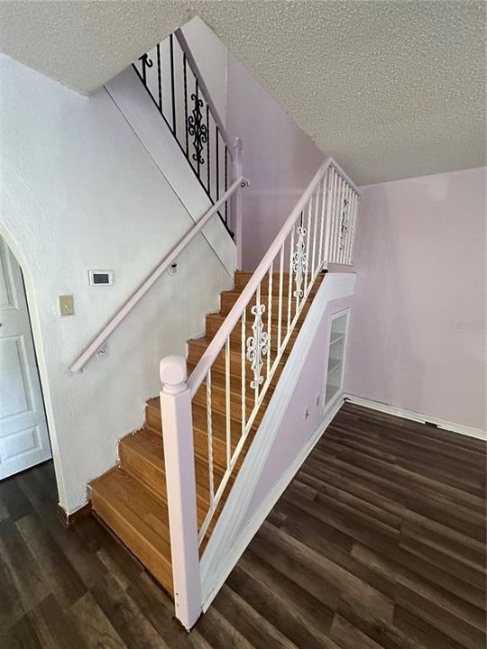 For Sale: $195,000 (2 beds, 2 baths, 1321 Square Feet)