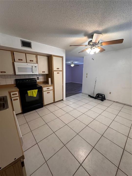 For Sale: $195,000 (2 beds, 2 baths, 1321 Square Feet)