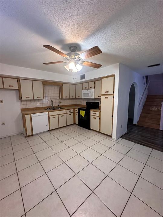 For Sale: $195,000 (2 beds, 2 baths, 1321 Square Feet)