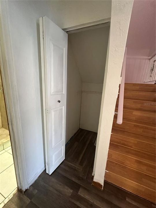 For Sale: $195,000 (2 beds, 2 baths, 1321 Square Feet)