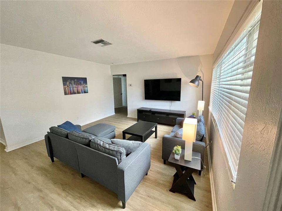 For Sale: $799,900 (3 beds, 2 baths, 1344 Square Feet)