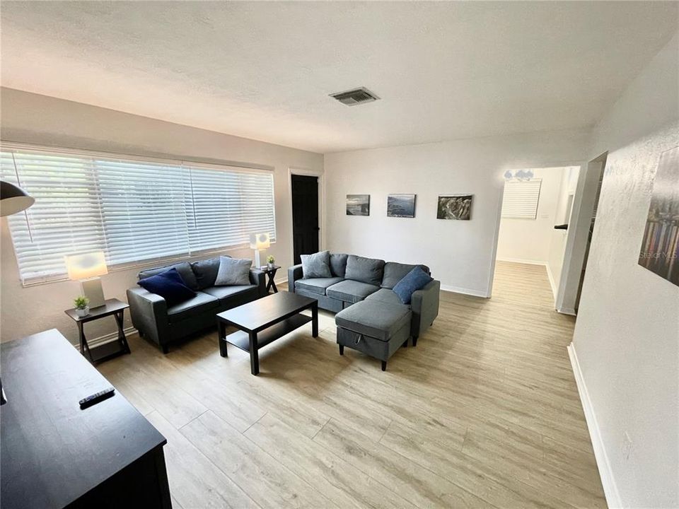 For Sale: $799,900 (3 beds, 2 baths, 1344 Square Feet)