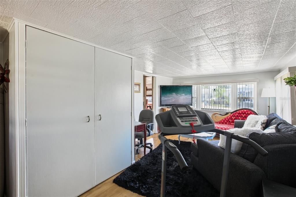 For Sale: $225,000 (2 beds, 2 baths, 1056 Square Feet)