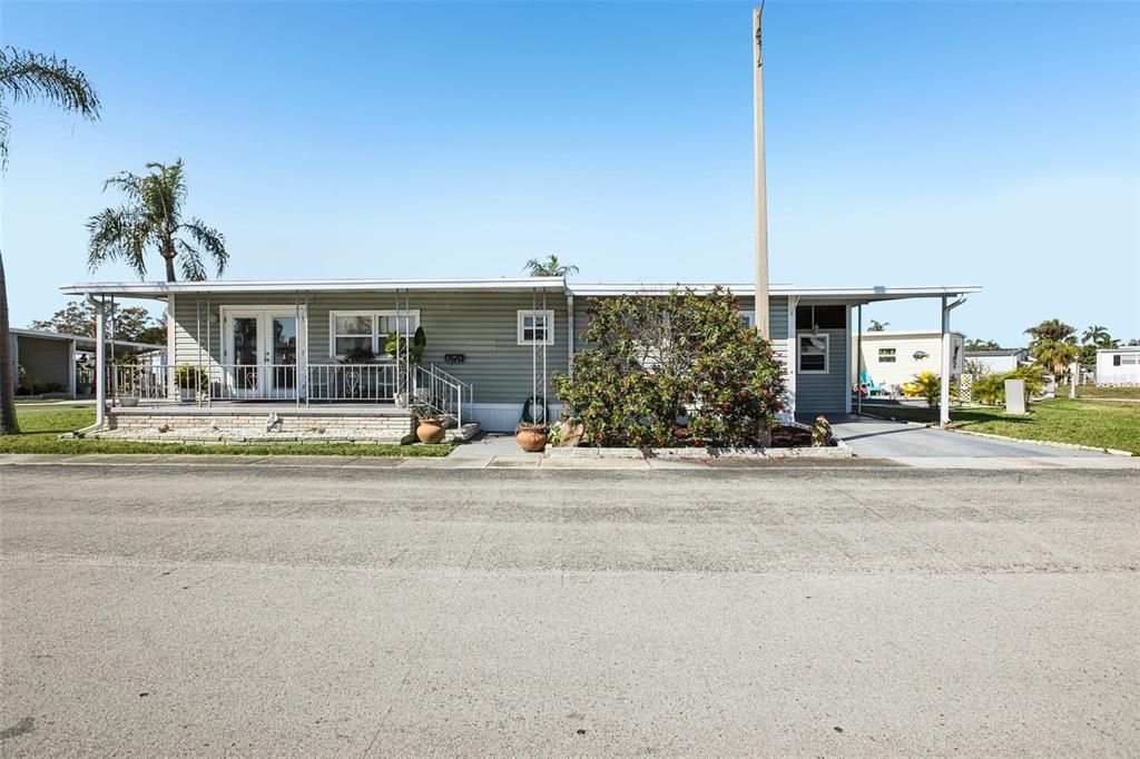 For Sale: $225,000 (2 beds, 2 baths, 1056 Square Feet)