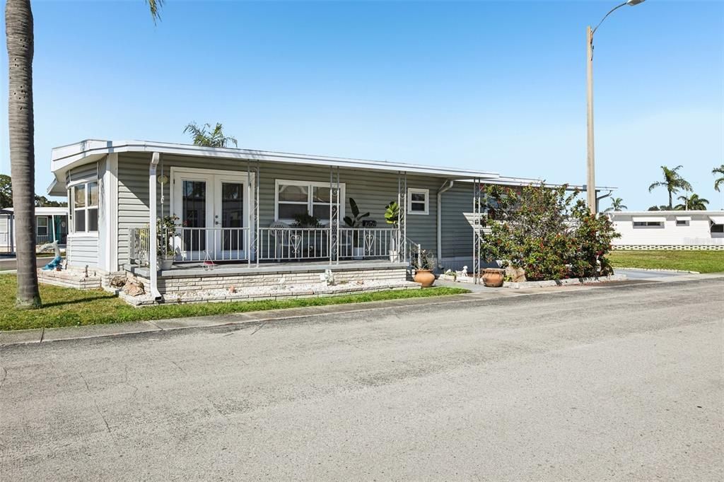 For Sale: $225,000 (2 beds, 2 baths, 1056 Square Feet)