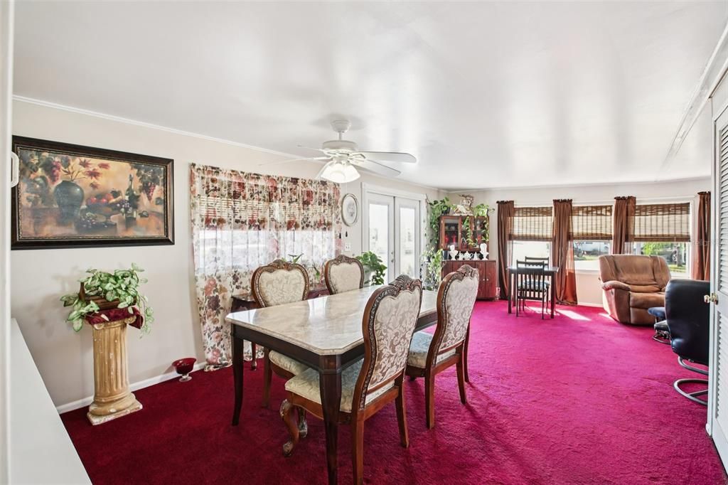 For Sale: $225,000 (2 beds, 2 baths, 1056 Square Feet)