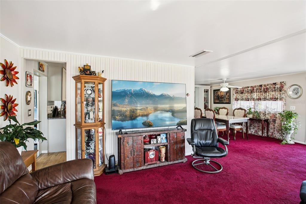 For Sale: $225,000 (2 beds, 2 baths, 1056 Square Feet)