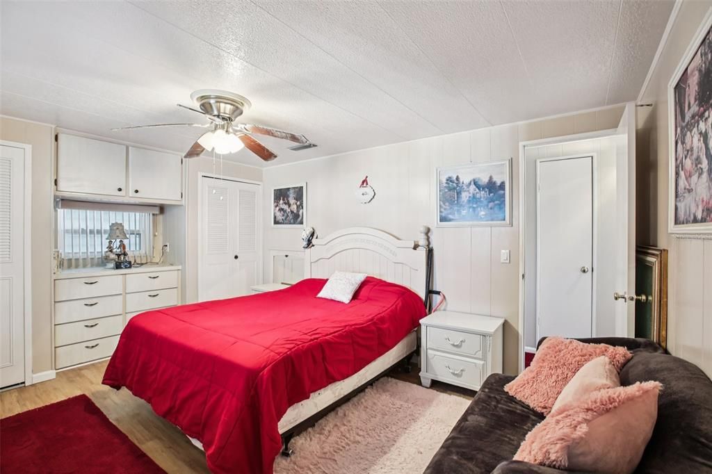 For Sale: $225,000 (2 beds, 2 baths, 1056 Square Feet)