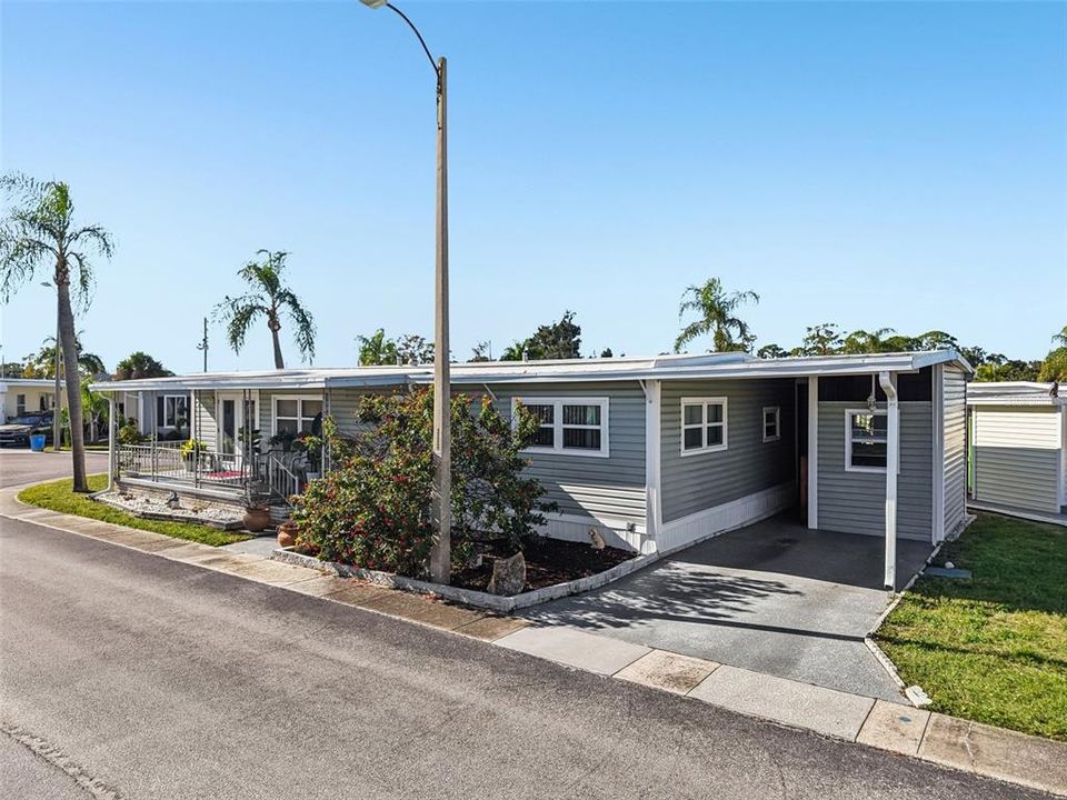 For Sale: $225,000 (2 beds, 2 baths, 1056 Square Feet)