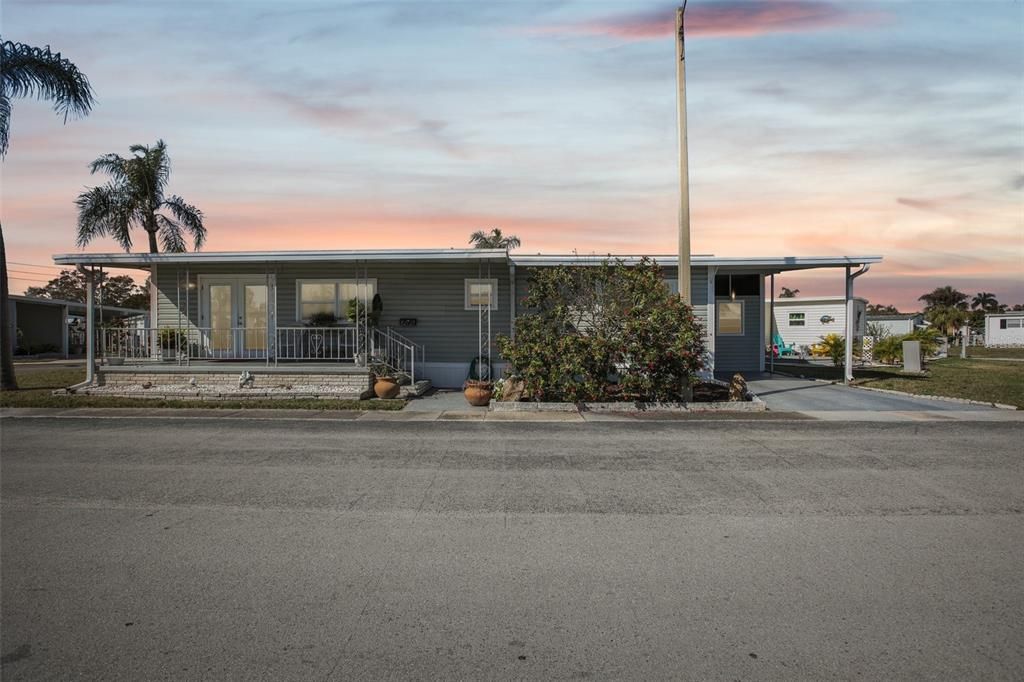 For Sale: $225,000 (2 beds, 2 baths, 1056 Square Feet)