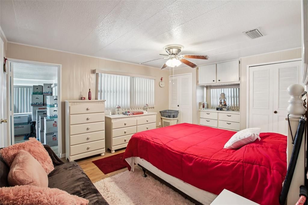 For Sale: $225,000 (2 beds, 2 baths, 1056 Square Feet)