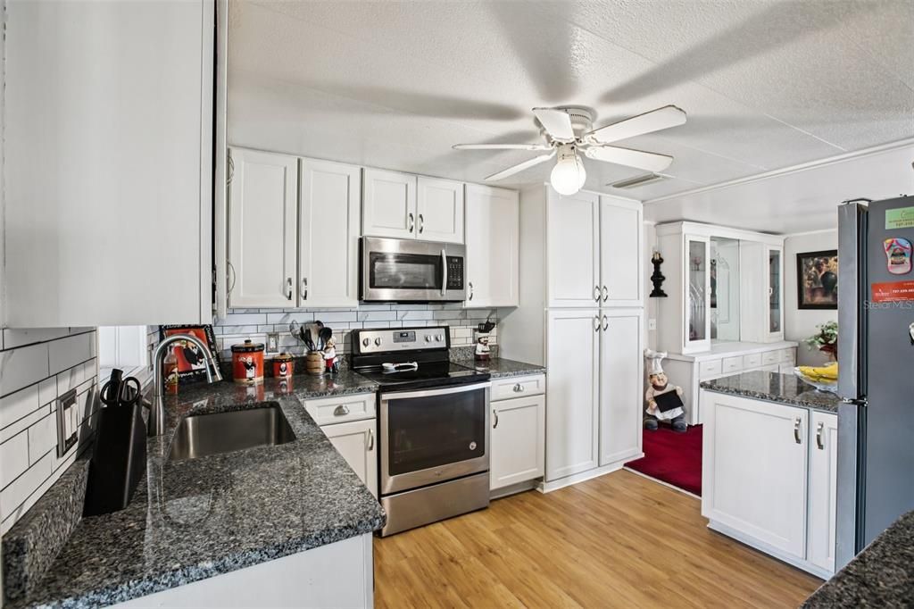 For Sale: $225,000 (2 beds, 2 baths, 1056 Square Feet)