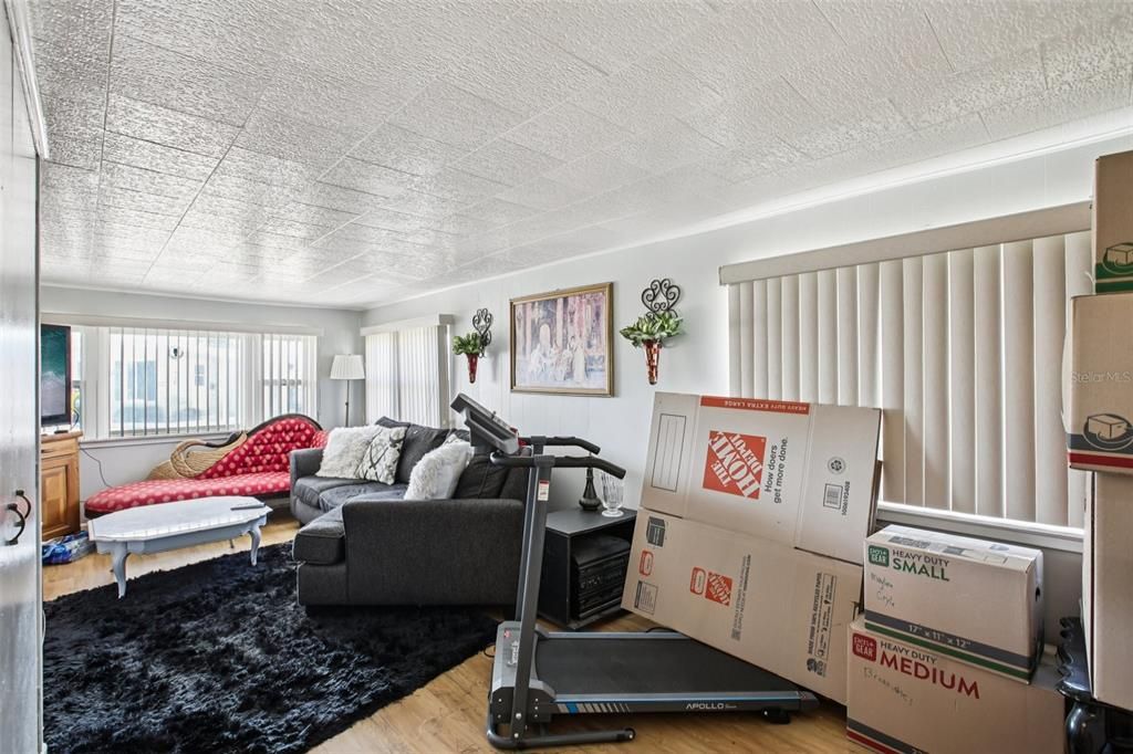 For Sale: $225,000 (2 beds, 2 baths, 1056 Square Feet)