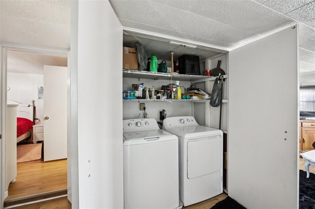 For Sale: $225,000 (2 beds, 2 baths, 1056 Square Feet)