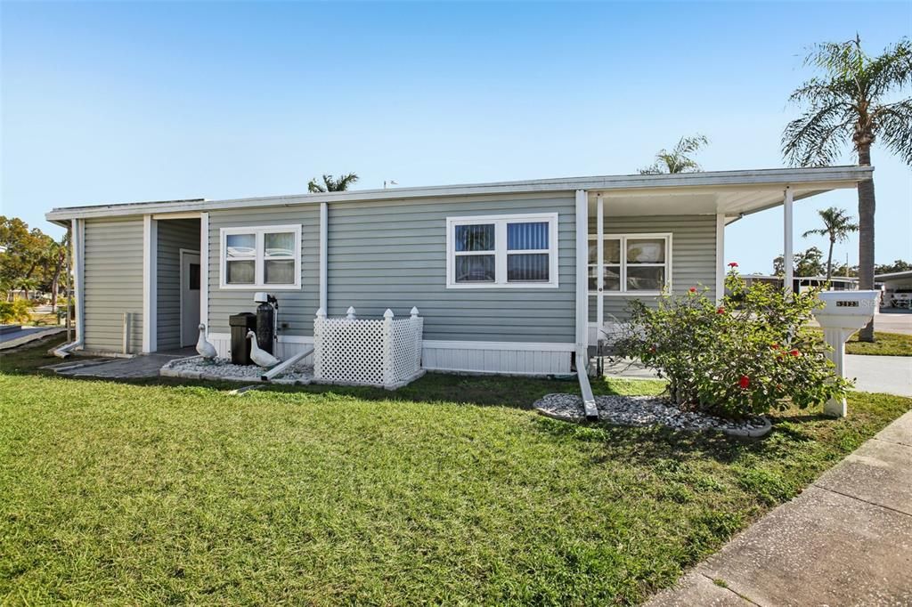 For Sale: $225,000 (2 beds, 2 baths, 1056 Square Feet)