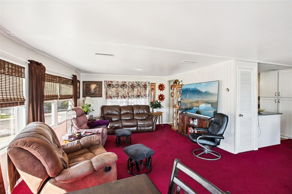 For Sale: $225,000 (2 beds, 2 baths, 1056 Square Feet)