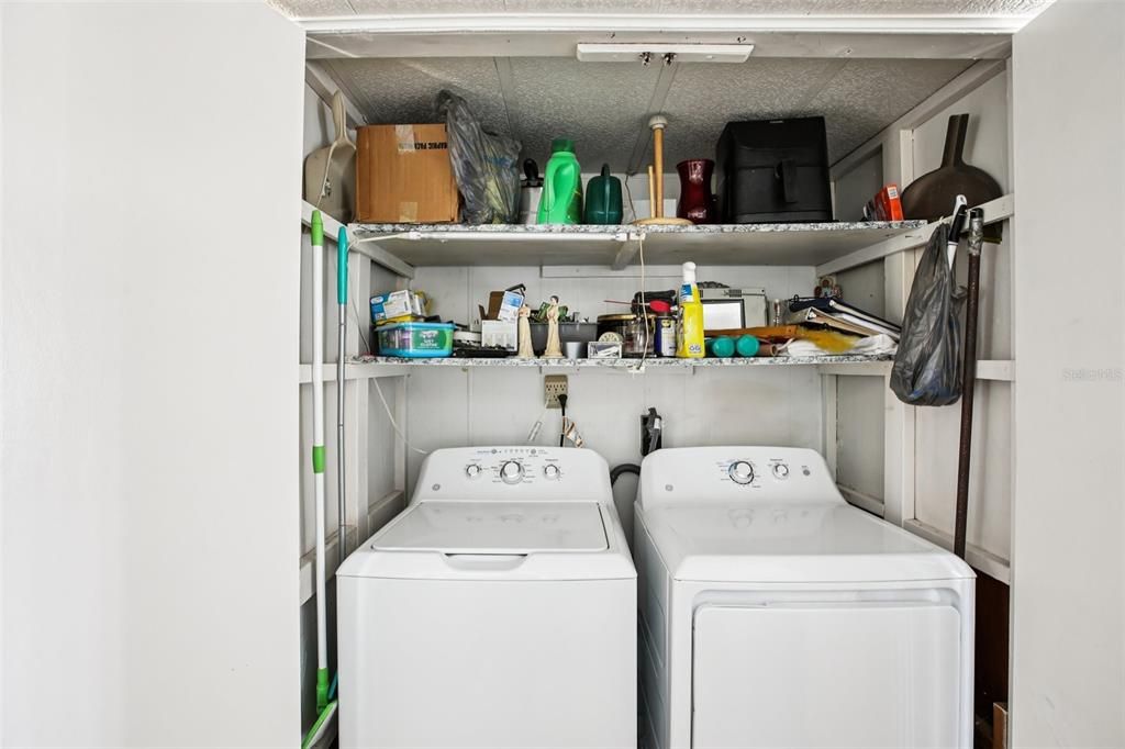 For Sale: $225,000 (2 beds, 2 baths, 1056 Square Feet)