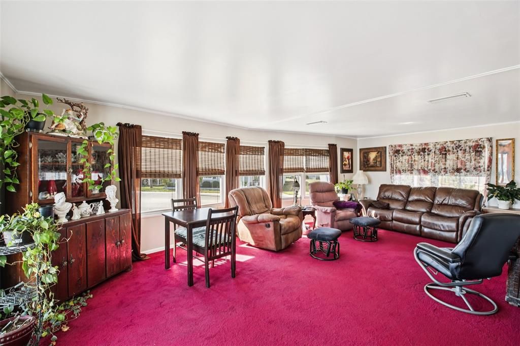 For Sale: $225,000 (2 beds, 2 baths, 1056 Square Feet)