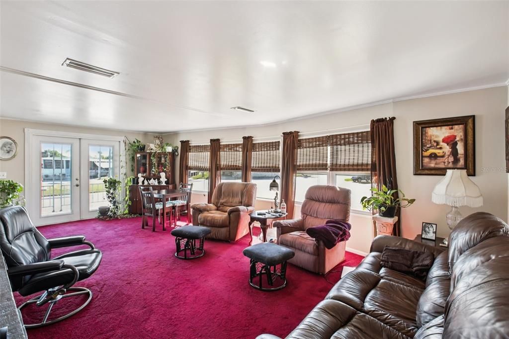 For Sale: $225,000 (2 beds, 2 baths, 1056 Square Feet)