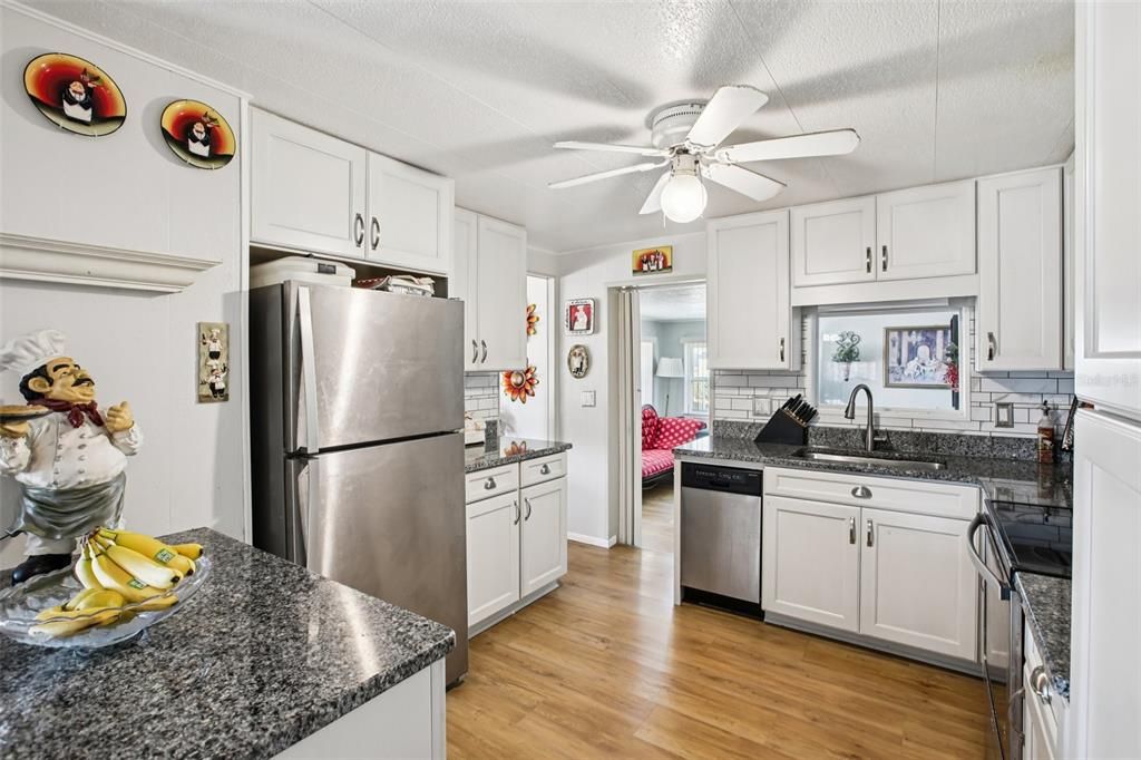 For Sale: $225,000 (2 beds, 2 baths, 1056 Square Feet)