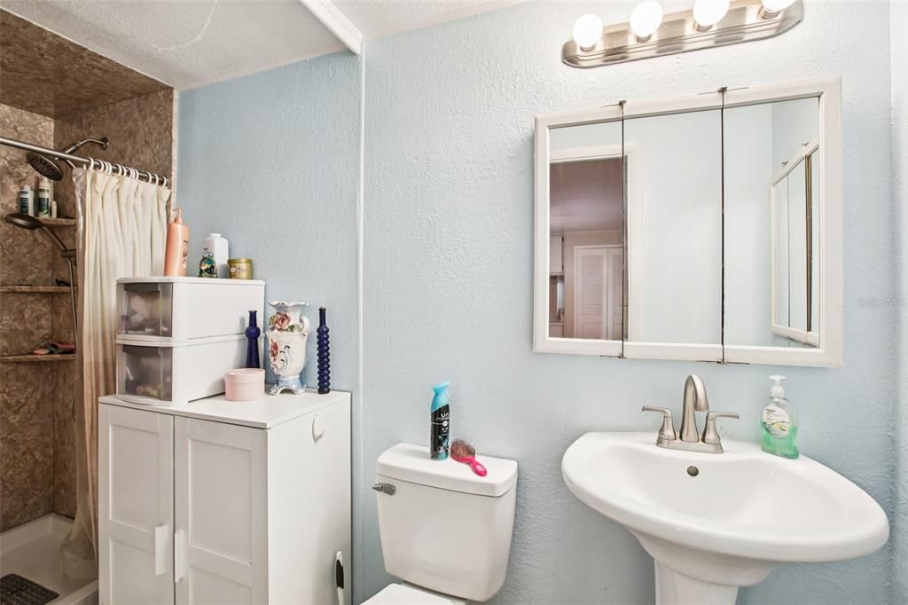 For Sale: $225,000 (2 beds, 2 baths, 1056 Square Feet)