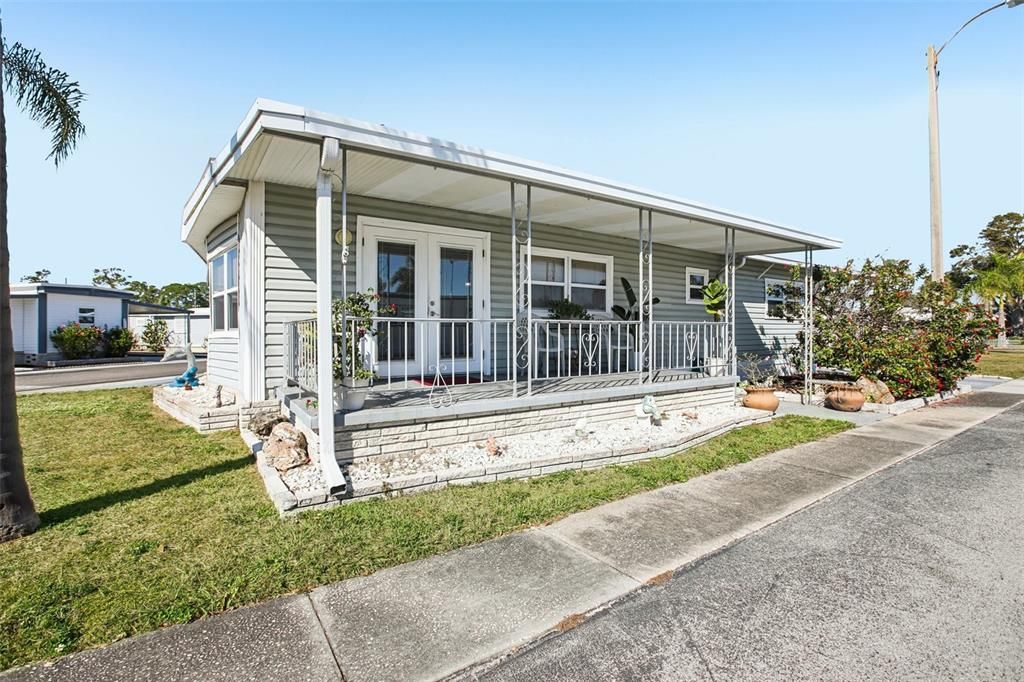 For Sale: $225,000 (2 beds, 2 baths, 1056 Square Feet)