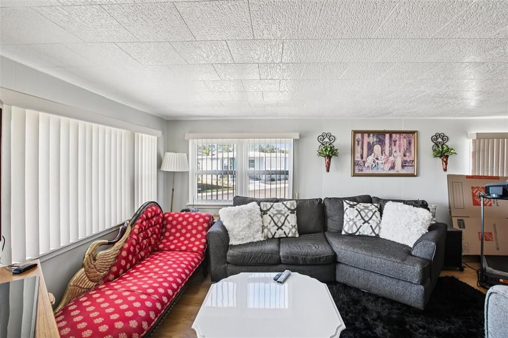 For Sale: $225,000 (2 beds, 2 baths, 1056 Square Feet)